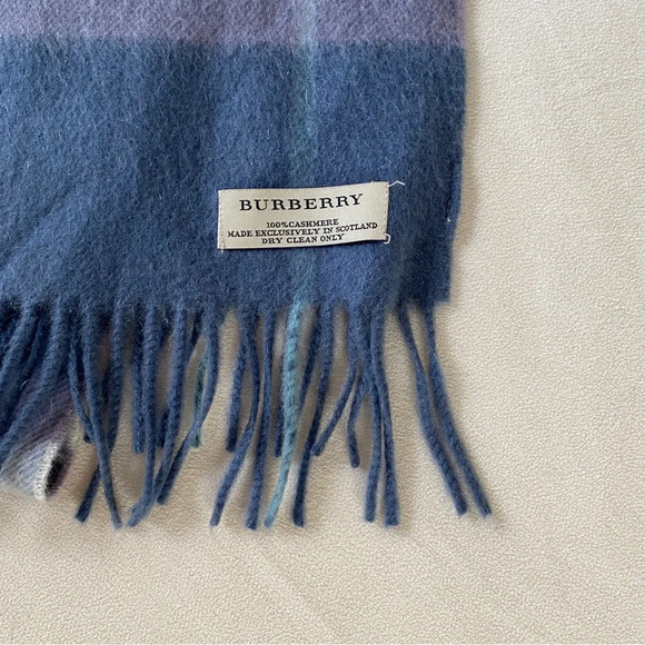 GORGEOUS 100% Cashmere Burberry Scarf - Picture 2 of 7